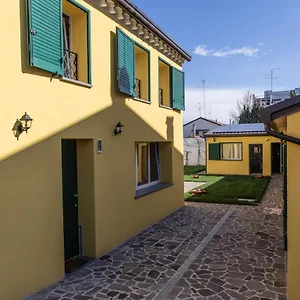 La Casa Gialla Bed and breakfast